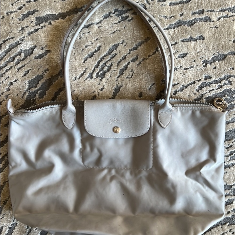 Grey Longchamp tote bag!